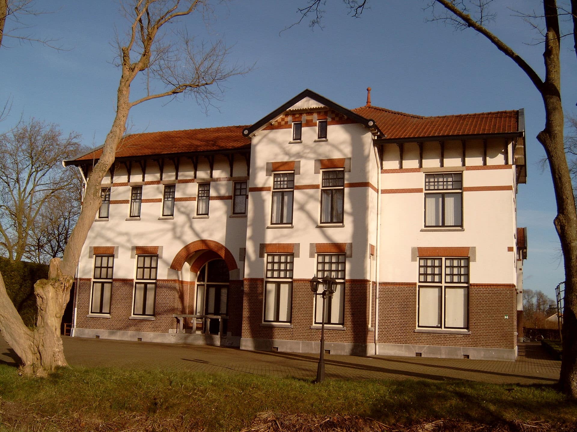 Wit herenhuis in Zetten met historische uitstraling